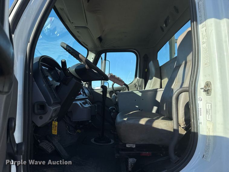 image for item EG2529 2014 Freightliner 114SD grapple crane truck