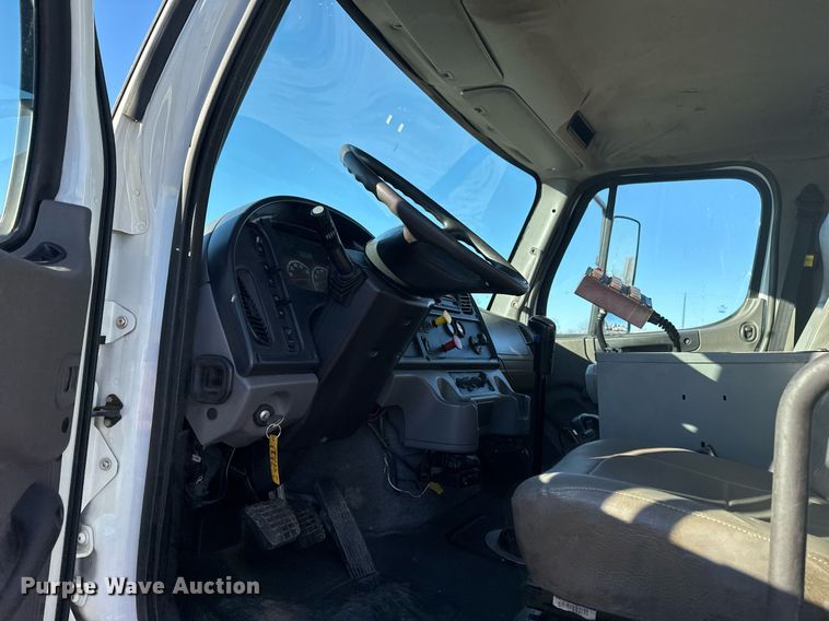 image for item EG2529 2014 Freightliner 114SD grapple crane truck