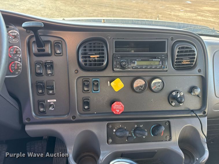 image for item EG2529 2014 Freightliner 114SD grapple crane truck