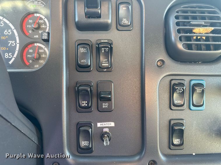 image for item EG2529 2014 Freightliner 114SD grapple crane truck