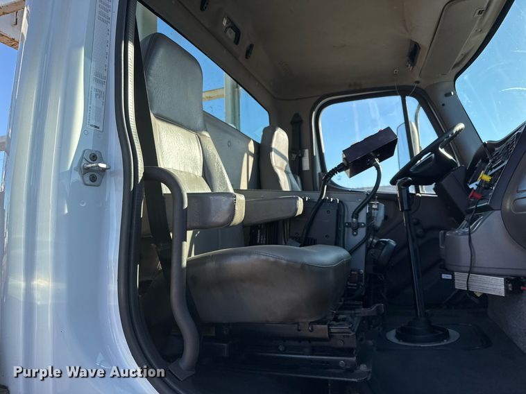 image for item EG2529 2014 Freightliner 114SD grapple crane truck