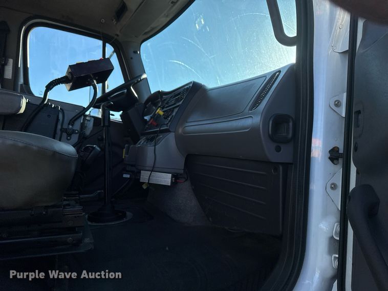 image for item EG2529 2014 Freightliner 114SD grapple crane truck