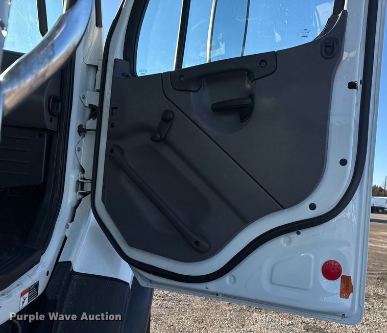 image for item EG2529 2014 Freightliner 114SD grapple crane truck