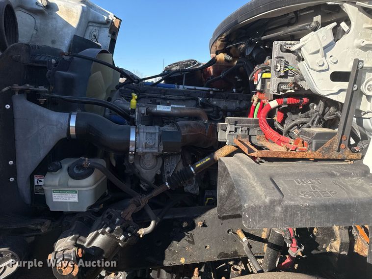 image for item EG2529 2014 Freightliner 114SD grapple crane truck