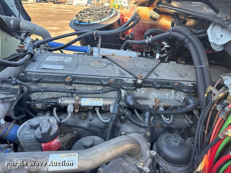 image for item EG2529 2014 Freightliner 114SD grapple crane truck