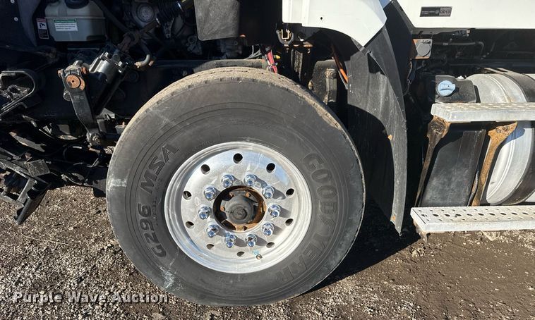 image for item EG2529 2014 Freightliner 114SD grapple crane truck