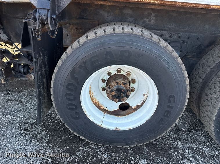 image for item EG2529 2014 Freightliner 114SD grapple crane truck