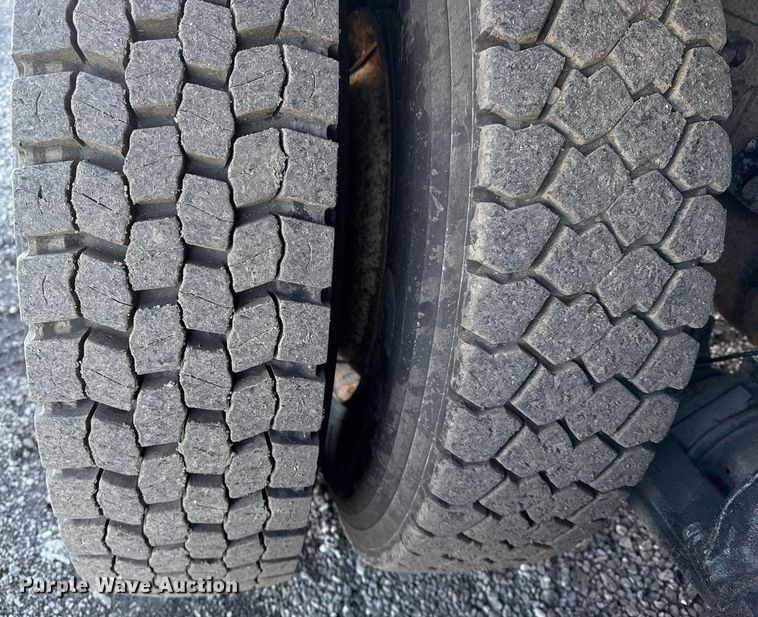 image for item EG2529 2014 Freightliner 114SD grapple crane truck