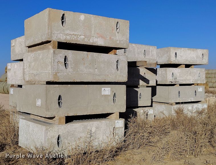 image for item EH0152 (16) 2017 Forterra 481 Grand Prairie precast blocks