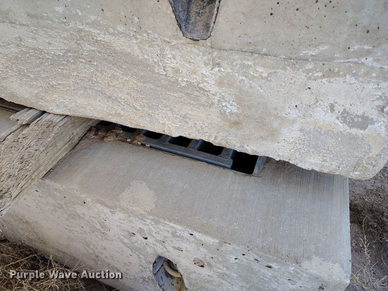 image for item EH0152 (16) 2017 Forterra 481 Grand Prairie precast blocks