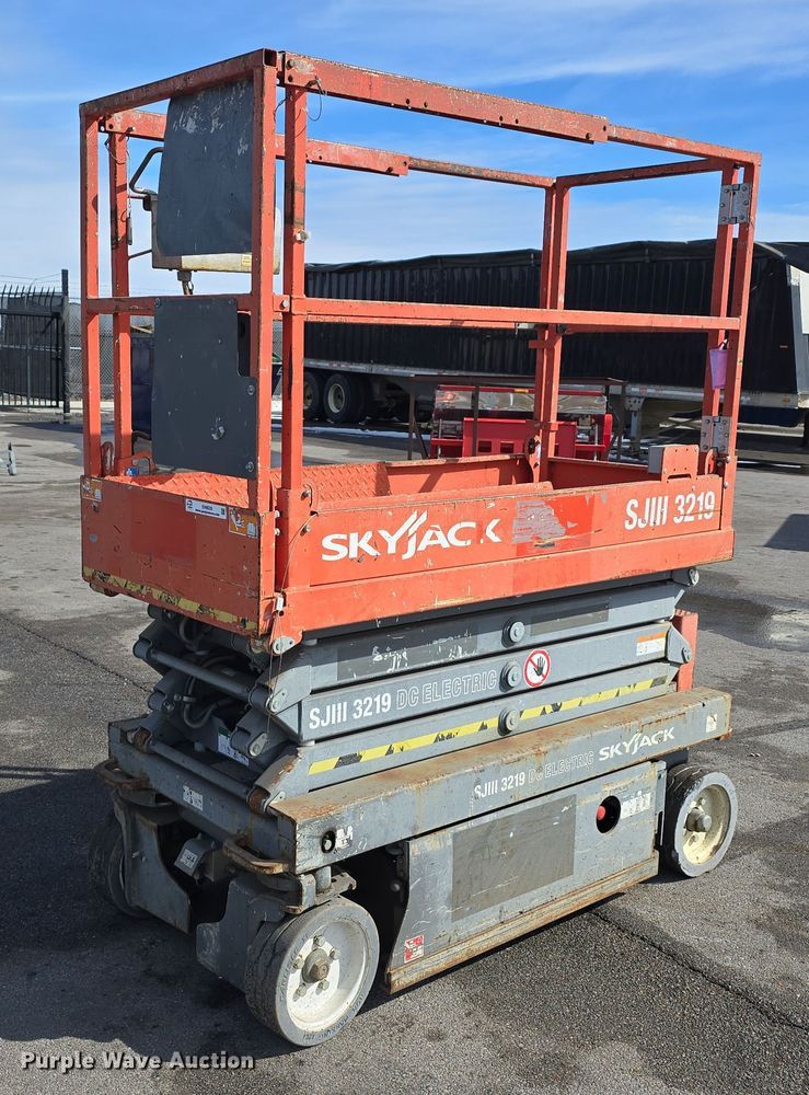 image for item EH8639 2012 SkyJack SJIII 3219 scissor lift