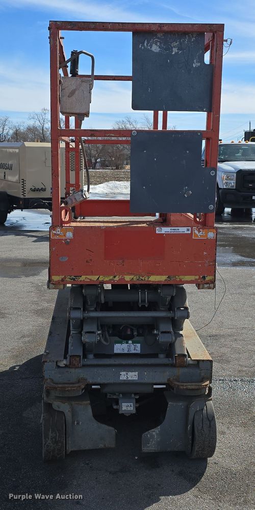 image for item EH8639 2012 SkyJack SJIII 3219 scissor lift