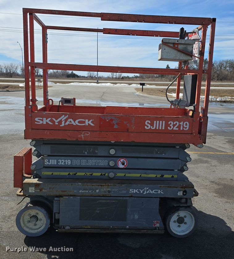 image for item EH8639 2012 SkyJack SJIII 3219 scissor lift