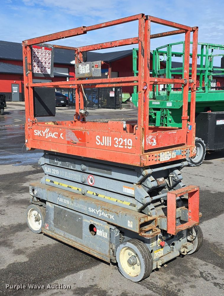 image for item EH8639 2012 SkyJack SJIII 3219 scissor lift