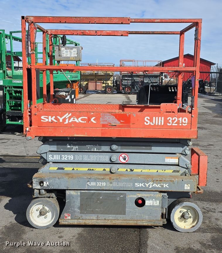 image for item EH8639 2012 SkyJack SJIII 3219 scissor lift