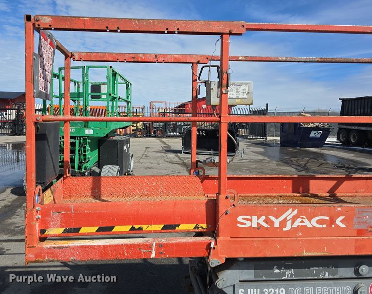 image for item EH8639 2012 SkyJack SJIII 3219 scissor lift