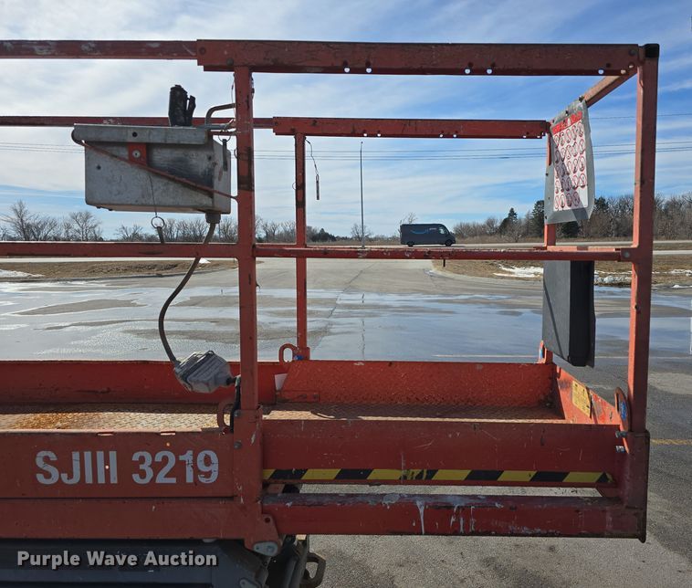 image for item EH8639 2012 SkyJack SJIII 3219 scissor lift