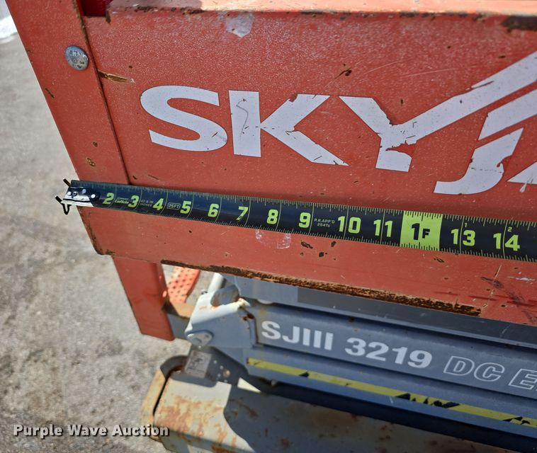 image for item EH8639 2012 SkyJack SJIII 3219 scissor lift