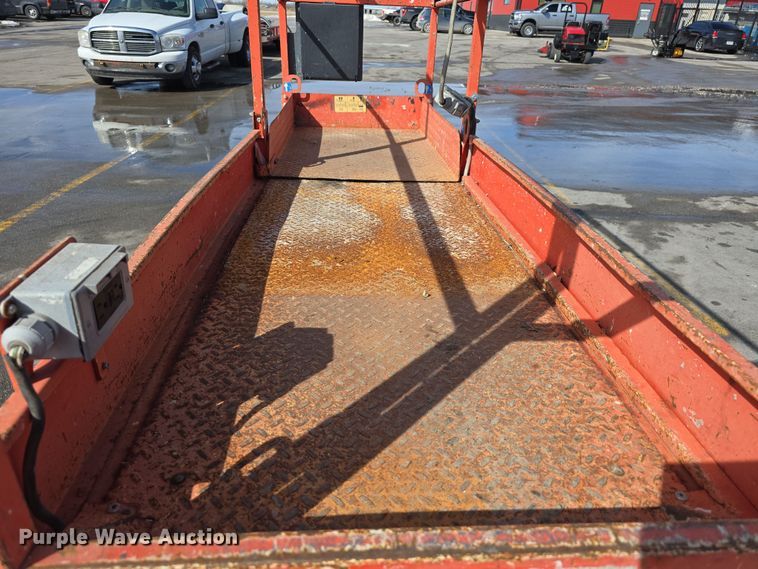 image for item EH8639 2012 SkyJack SJIII 3219 scissor lift