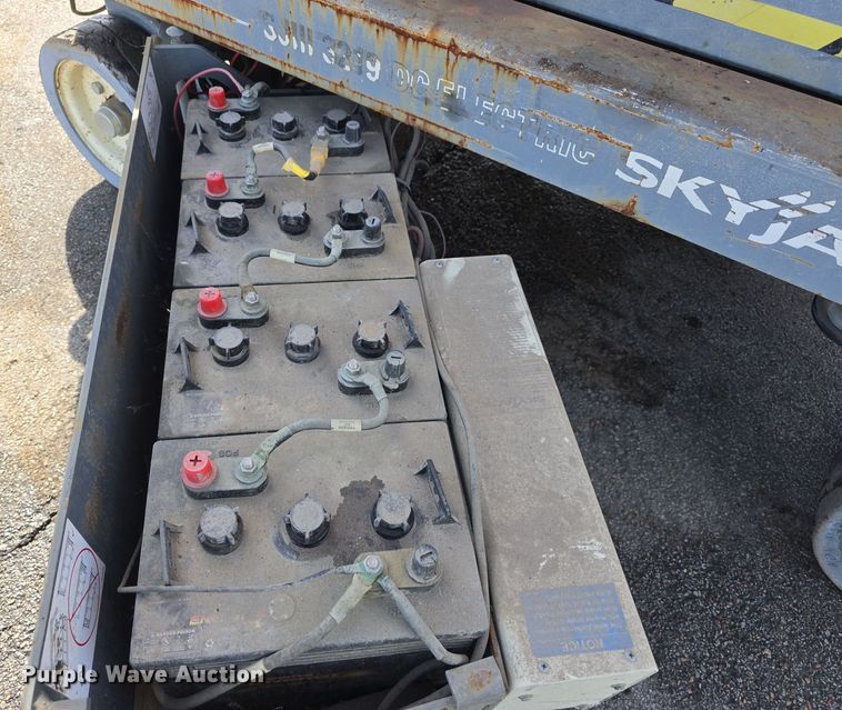 image for item EH8639 2012 SkyJack SJIII 3219 scissor lift