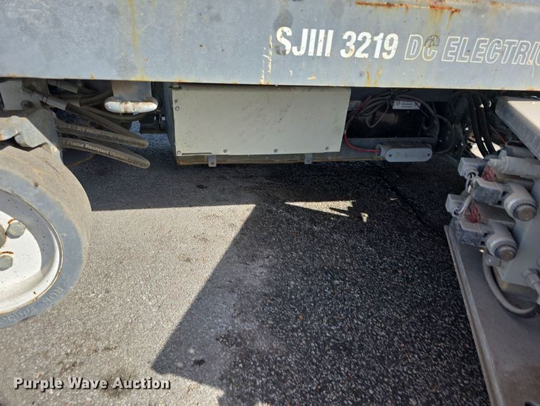 image for item EH8639 2012 SkyJack SJIII 3219 scissor lift