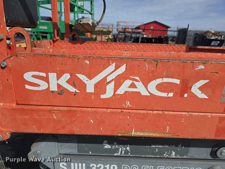 image for item EH8639 2012 SkyJack SJIII 3219 scissor lift