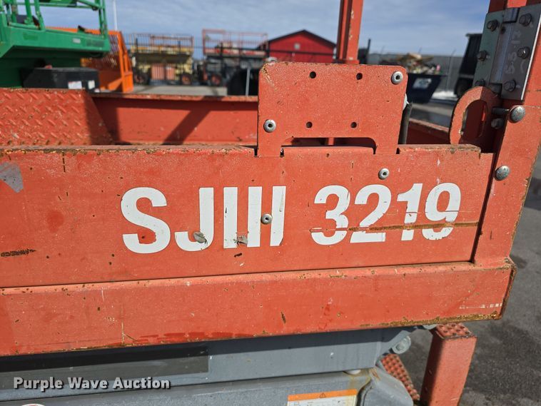 image for item EH8639 2012 SkyJack SJIII 3219 scissor lift
