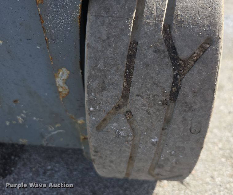 image for item EH8639 2012 SkyJack SJIII 3219 scissor lift