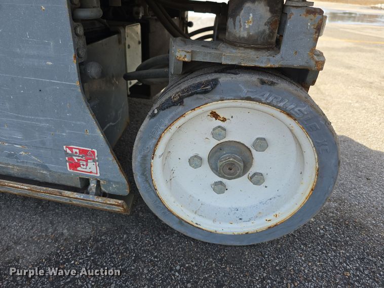 image for item EH8639 2012 SkyJack SJIII 3219 scissor lift