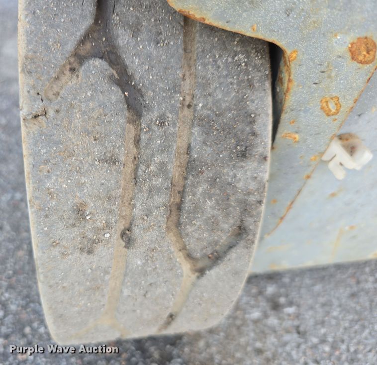 image for item EH8639 2012 SkyJack SJIII 3219 scissor lift