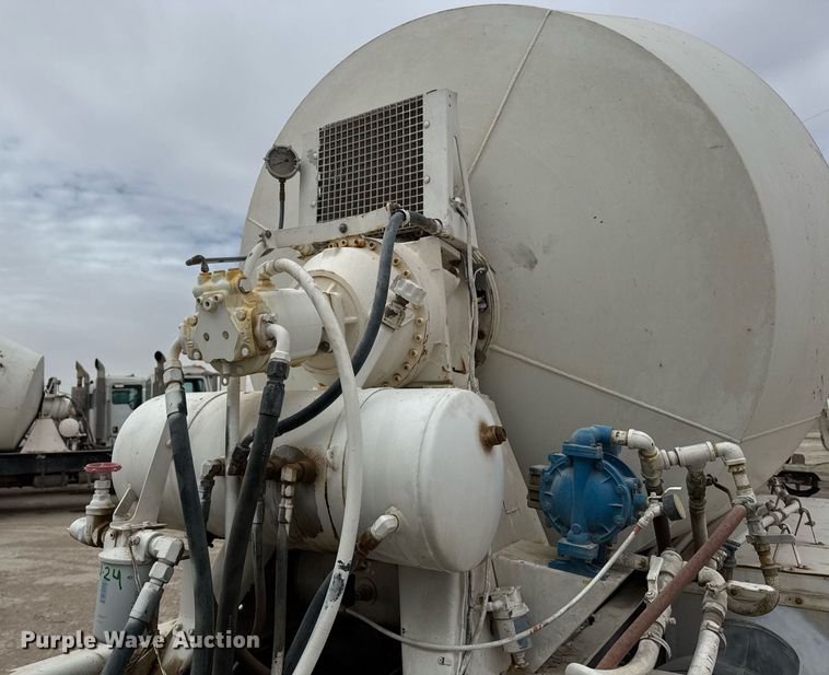 image for item EI4155 2011 Peterbilt 365 ready mix truck