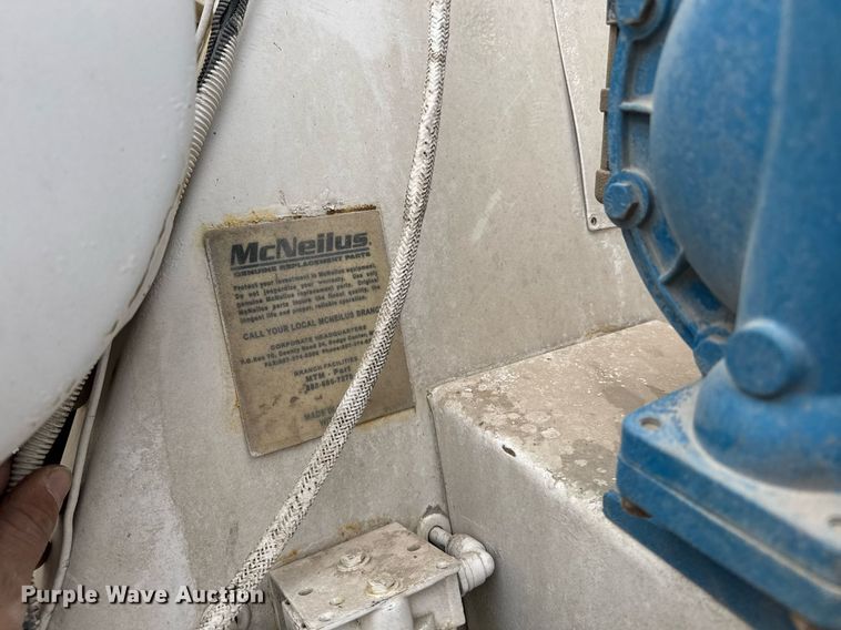 image for item EI4155 2011 Peterbilt 365 ready mix truck