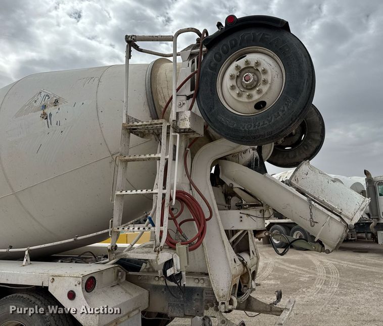 image for item EI4155 2011 Peterbilt 365 ready mix truck