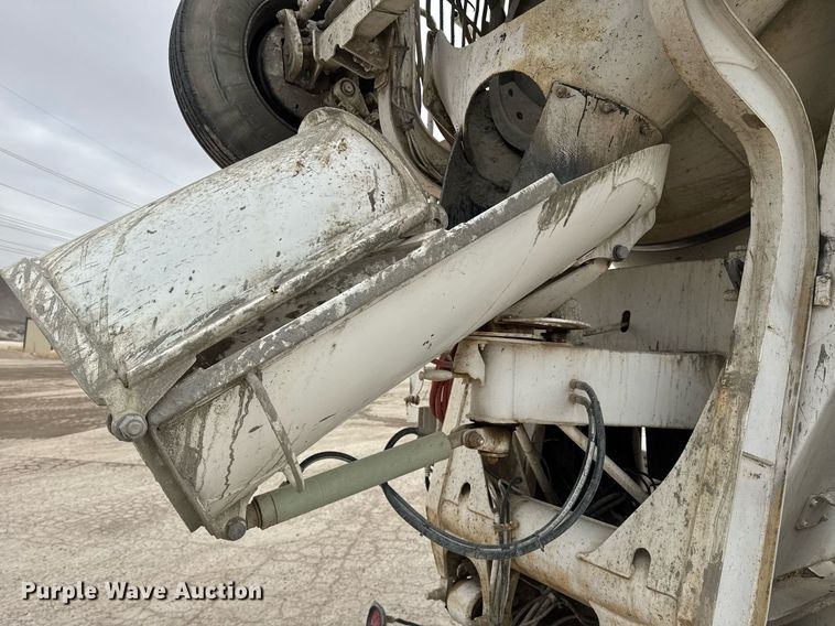 image for item EI4155 2011 Peterbilt 365 ready mix truck