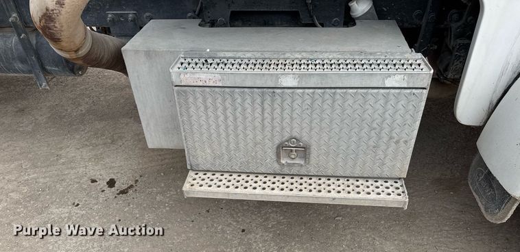 image for item EI4155 2011 Peterbilt 365 ready mix truck