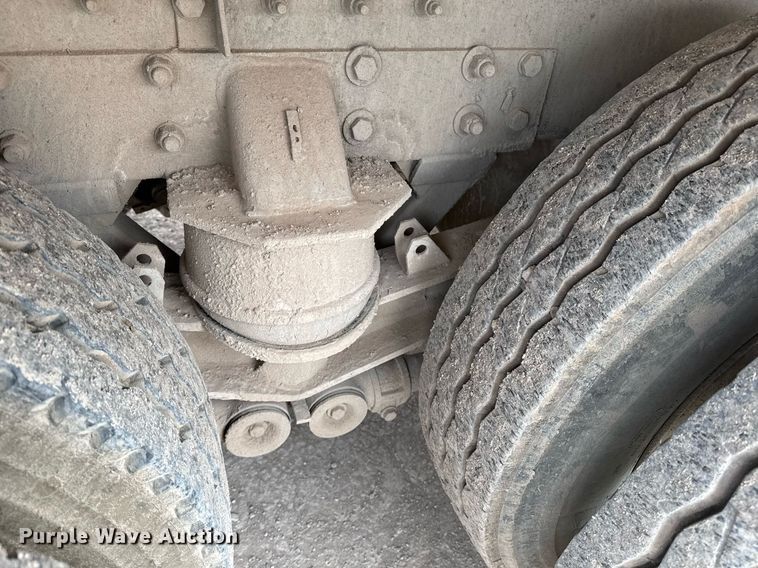 image for item EI4155 2011 Peterbilt 365 ready mix truck