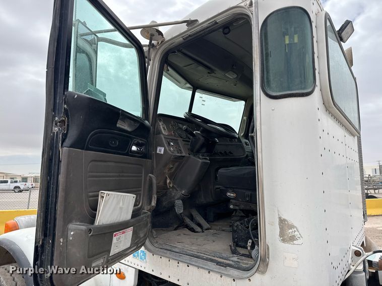 image for item EI4155 2011 Peterbilt 365 ready mix truck