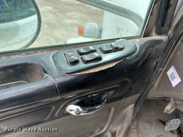 image for item EI4155 2011 Peterbilt 365 ready mix truck