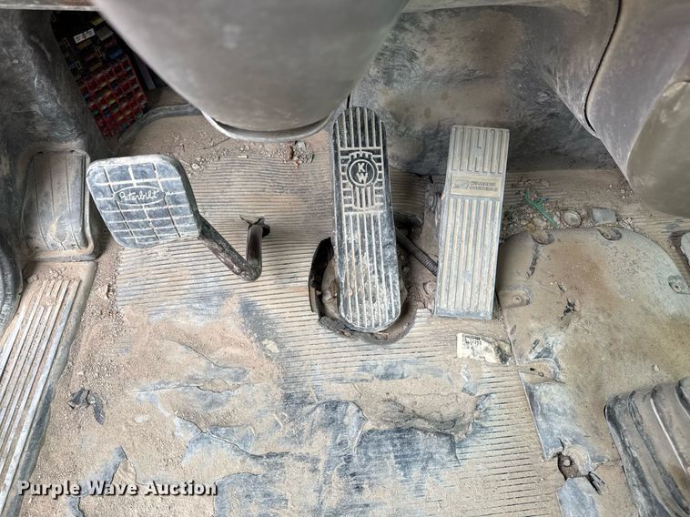 image for item EI4155 2011 Peterbilt 365 ready mix truck