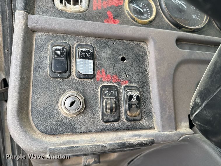 image for item EI4155 2011 Peterbilt 365 ready mix truck