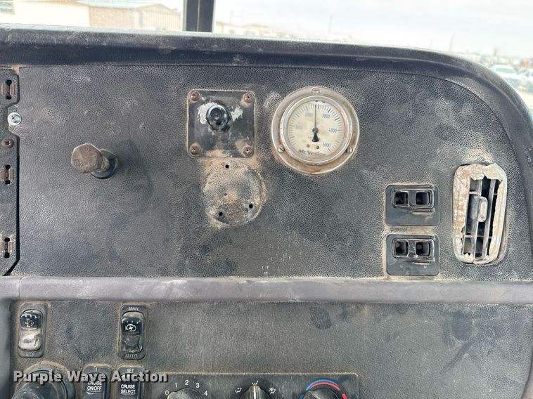 image for item EI4155 2011 Peterbilt 365 ready mix truck