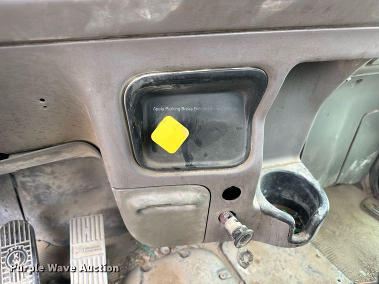 image for item EI4155 2011 Peterbilt 365 ready mix truck