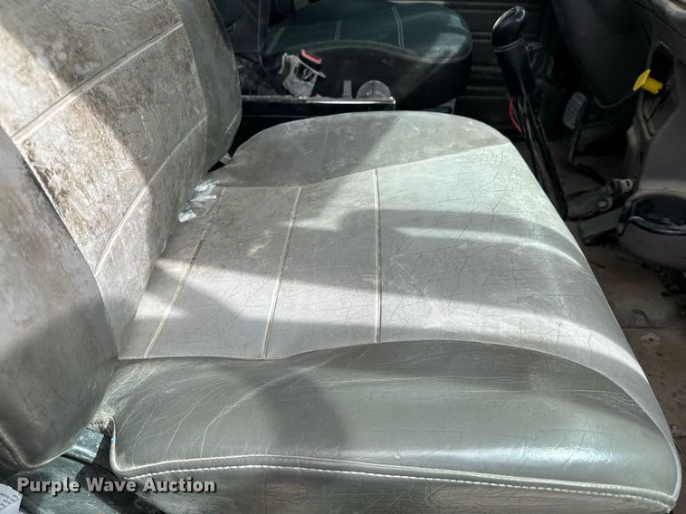 image for item EI4155 2011 Peterbilt 365 ready mix truck