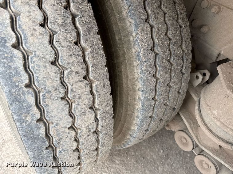 image for item EI4155 2011 Peterbilt 365 ready mix truck