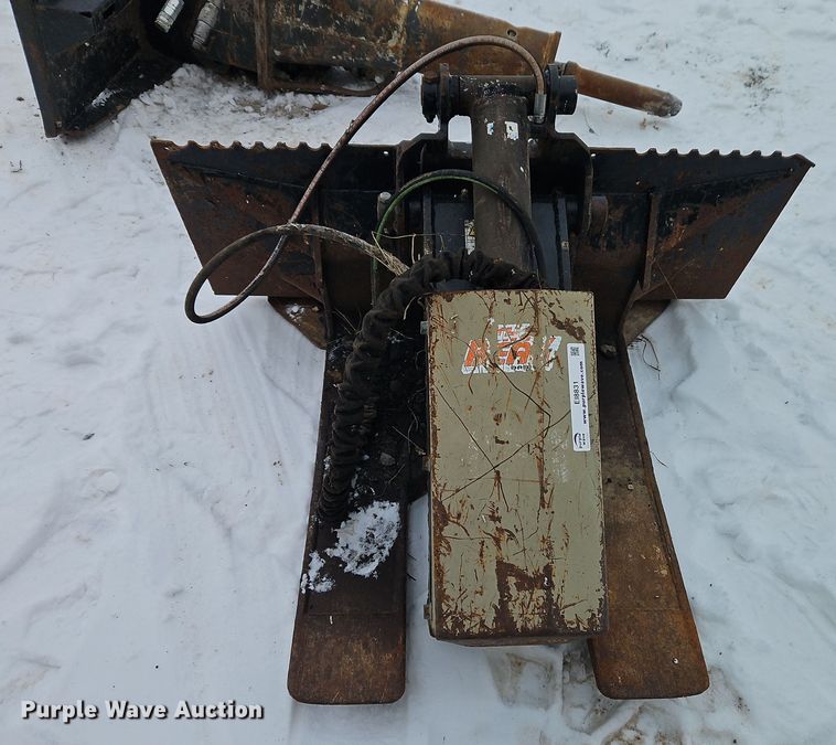 image for item EI8831 Daniels Manufacturing The Beak skid steer grapple