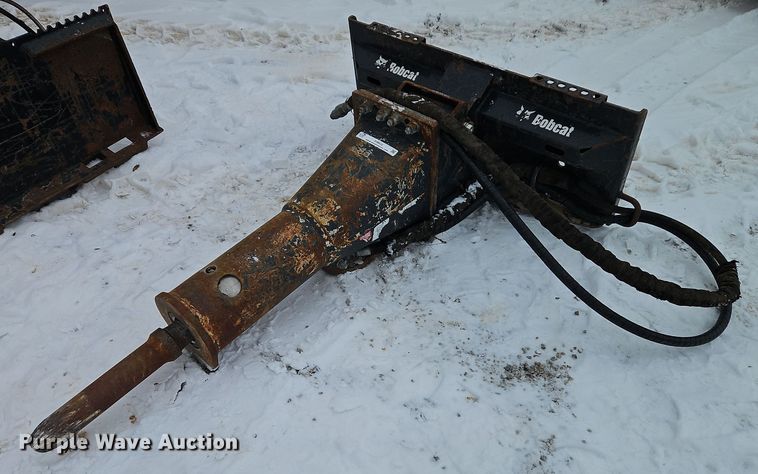 image for item EI8832 Bobcat HB 980 skid steer breaker