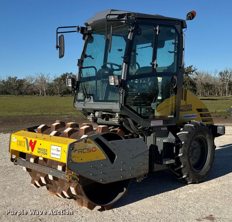 image for item EJ3390 2018 Wacker Neuson RC50P single drum vibratory roller