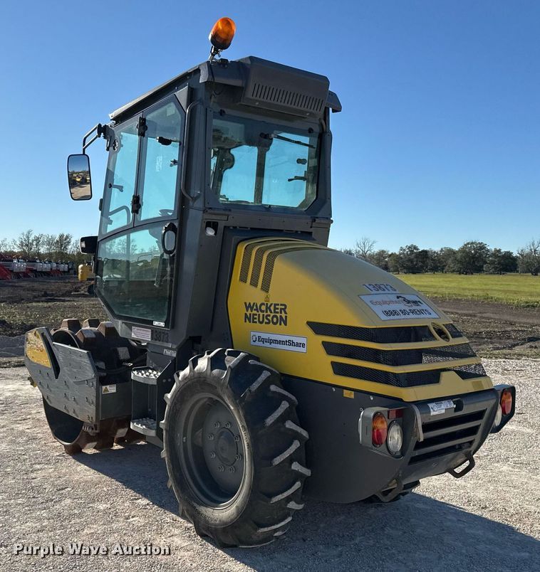 image for item EJ3390 2018 Wacker Neuson RC50P single drum vibratory roller