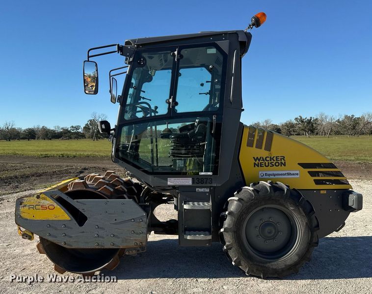 image for item EJ3390 2018 Wacker Neuson RC50P single drum vibratory roller