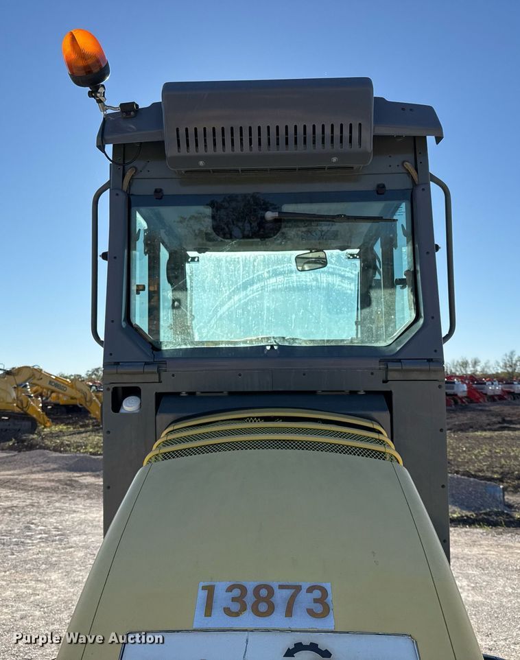 image for item EJ3390 2018 Wacker Neuson RC50P single drum vibratory roller